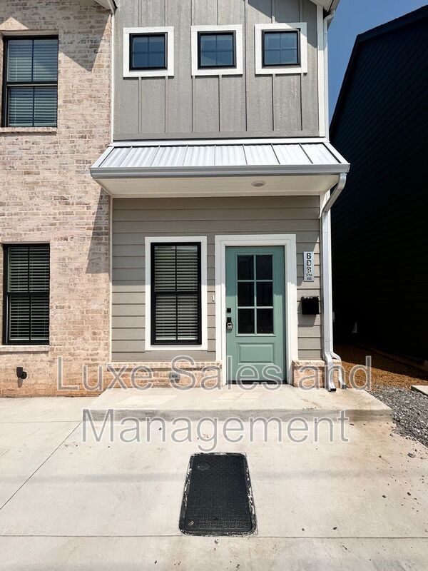 Photo - 608 W 2nd St