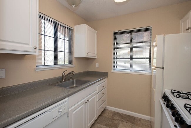 Foothill Terrace Apartments