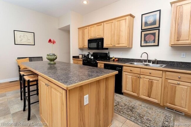 Photo - 143 E Main St