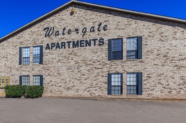 Watergate Apartments - Watergate Apartments