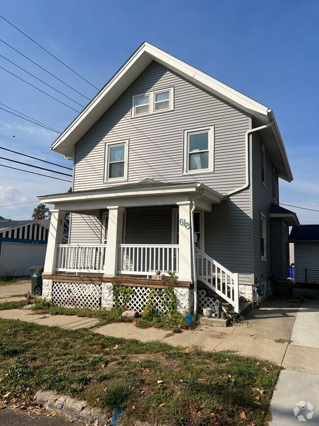 Building Photo - NW Side 2 Story Rental