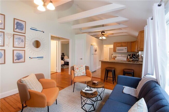 Building Photo - 391 Aquidneck Ave Rental