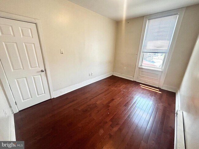 Photo - 1819 W Oxford St Unit 4