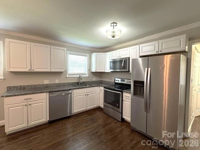 Photo - 2401 Roslyn Ave
