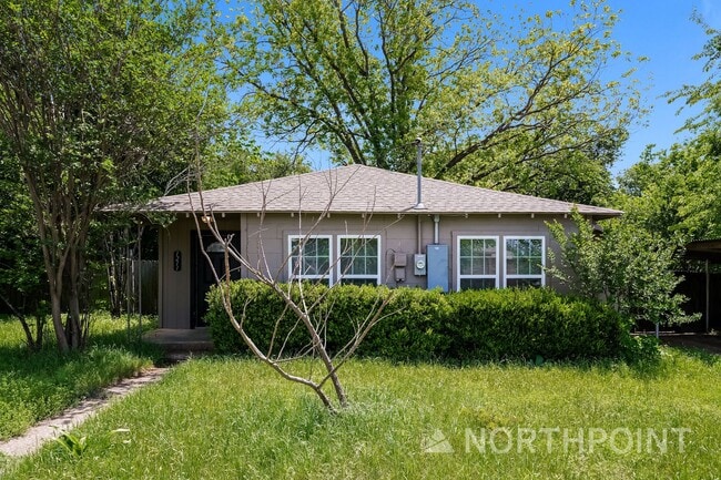 Building Photo - 2 BR/1BA | Newly Renovated Single Family Home |  Gated backyard