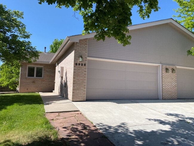 Photo - 4 Bed 3 Bath Patio Style Duplex in West Fort Collins