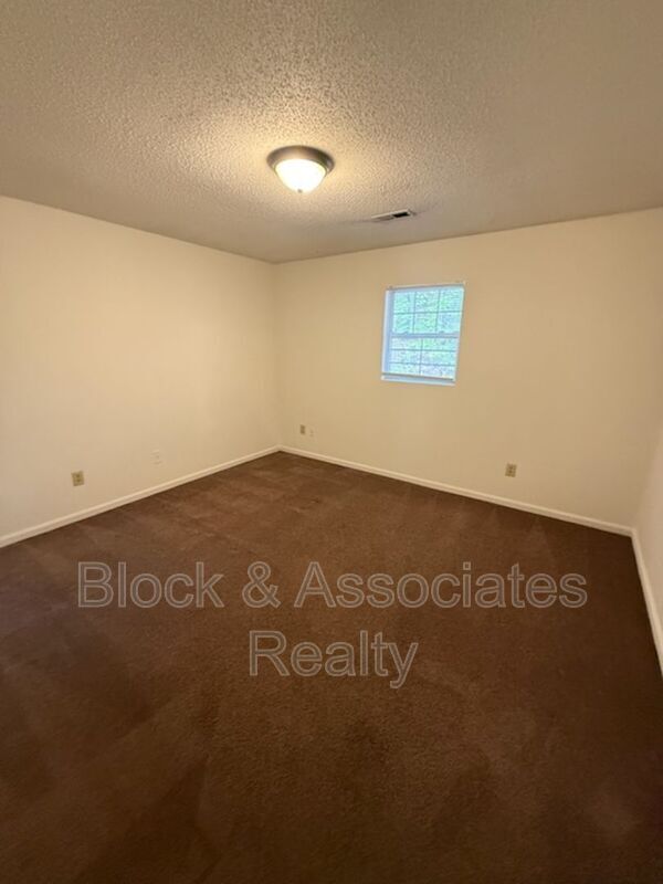 Photo - 714 Breeze Hill Rd