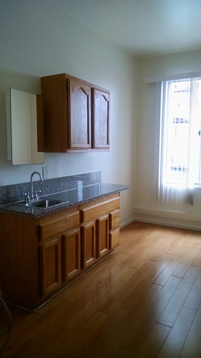 Apartments For Rent Less Than 1 000 In Los Angeles Ca 208 W 14th St Unit 217