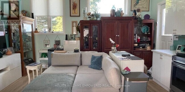 Photo - UNIT 2 - 2988 FIFTH LINE