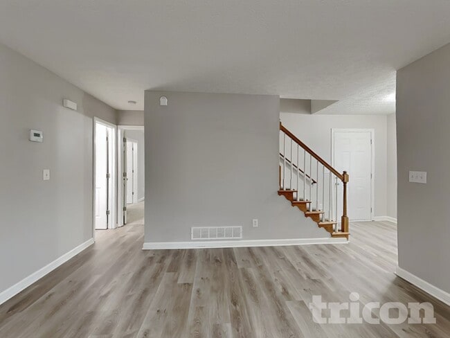 Photo - 200 River Walk