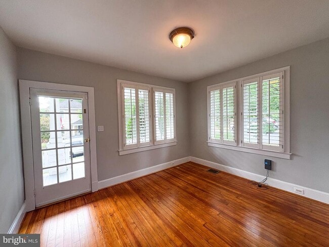 Photo - 27 W Wyatt Ave