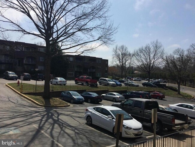 Building Photo - 430 Girard St Unit 101