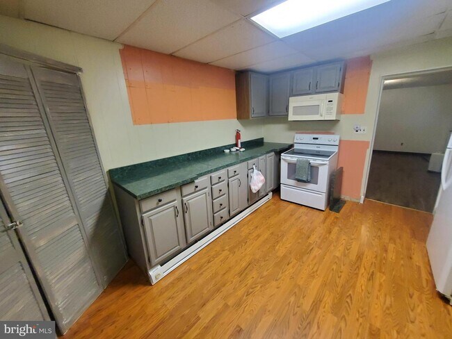 Photo - 90 Centre St