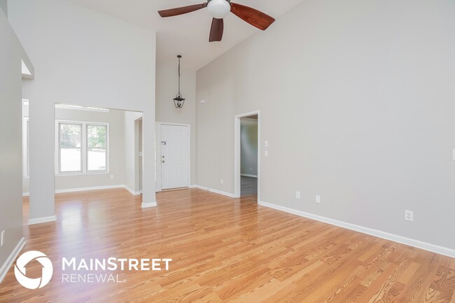 Photo - 5416 Roxborough Point