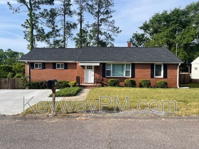 Building Photo - 506 Pershing Dr