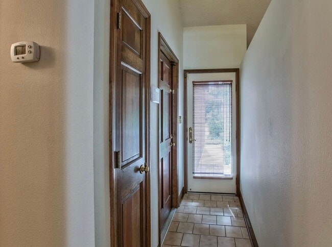 Photo - 3 BR/2.5 BA Townhome in Myers Park!