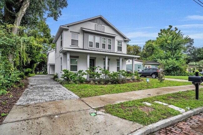 Building Photo - Downtown Townhome
