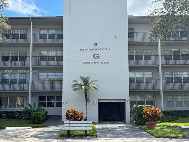 Building Photo - 13250 SW 4th Ct Unit 413G