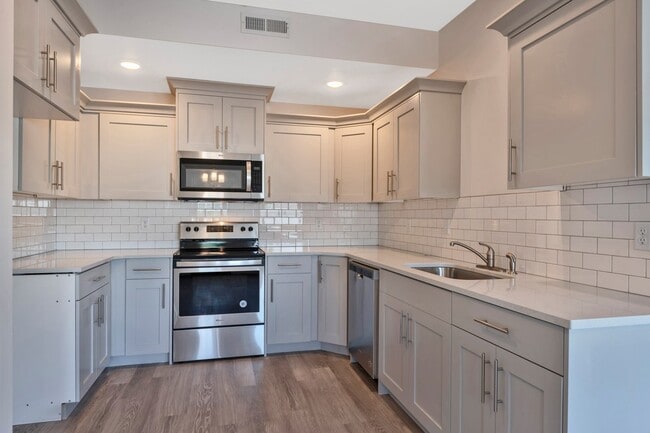 Photo - Beautiful 3 Bed, 2.5 Bath Town Home Located in the Sycamore Place Community in West Haven! Availa...
