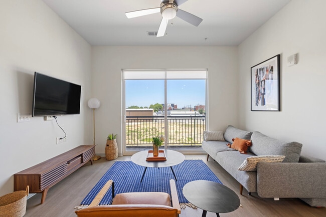 Photo - 633 E Main St Unit SI ID1014618P