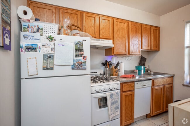 2BR, 1BA - 950 SF - Kitchen - 5604 Fifth Avenue-Claridge