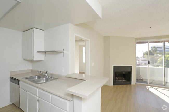 1BR, 1BA - 650 SF - The Westbury