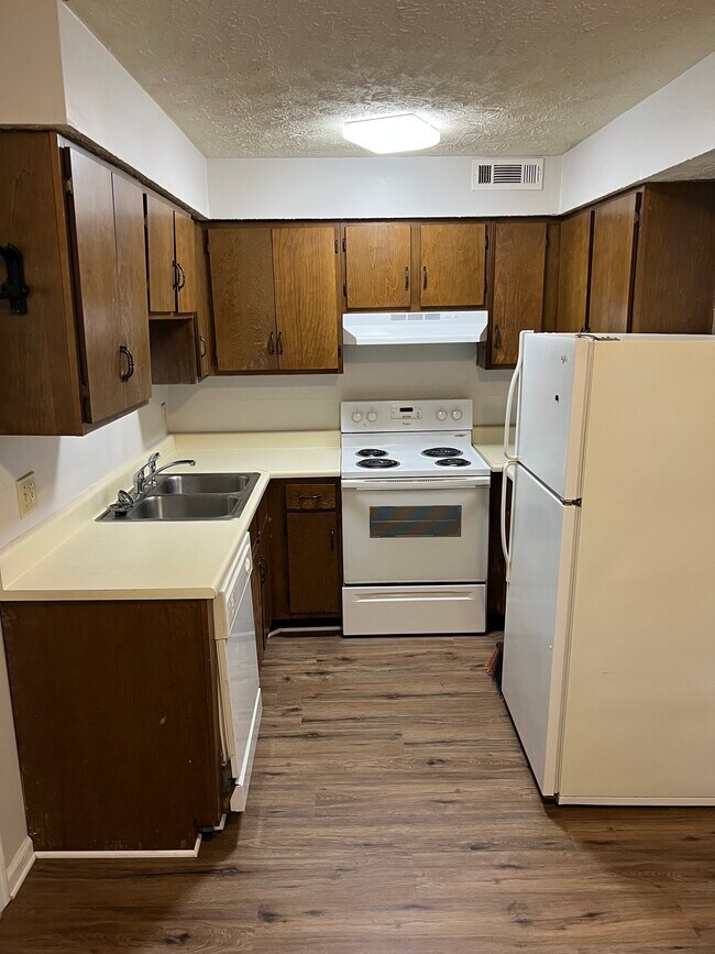 2302 Rocky Brook Rd Unidad 2302 D