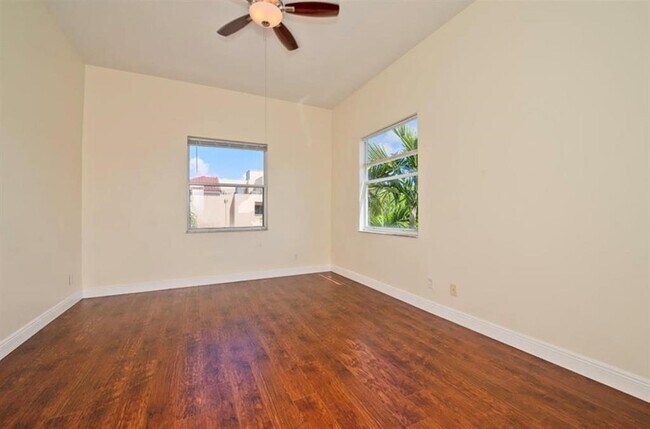 Photo - 509 E Sheridan St Unit 301