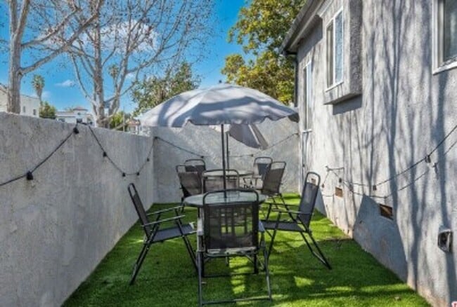 Photo - PRIVATE HOUSE.. POOL. 3 Bedroom + 2 Bath. In UNIT WASHER / DRYER