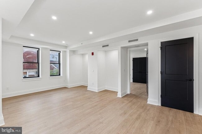 Building Photo - 135 S 19th St Unit 308