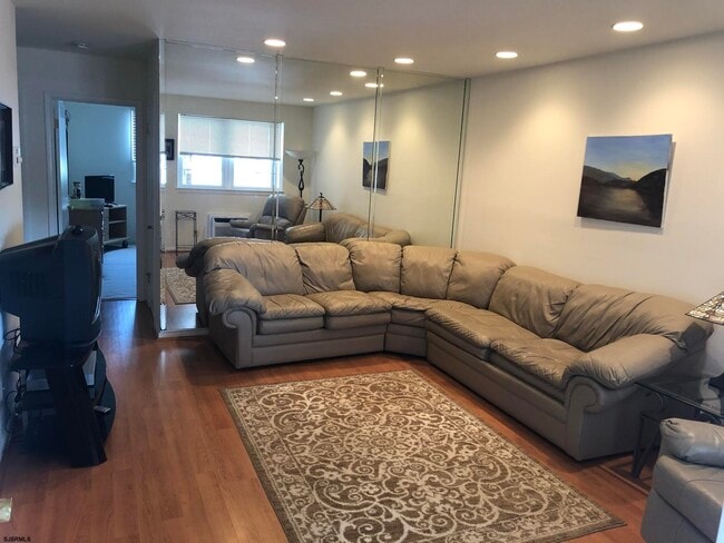 Photo - 21 S Monroe Ave Unit B5