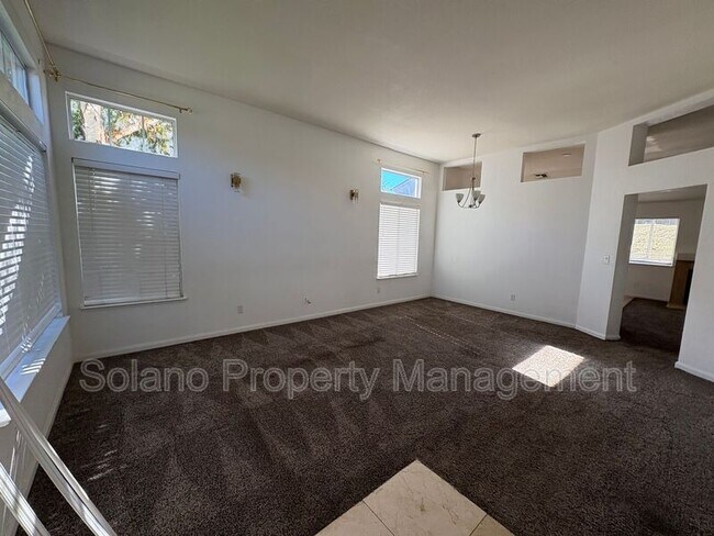 Photo - 1687 Highland Cir