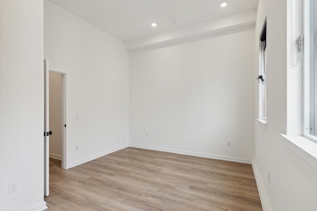 Photo - 1535 N Sydenham St Unidad A