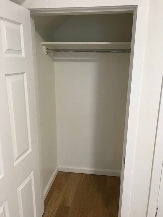 Lots of closet space - 146 Vista Pl Unidad #3