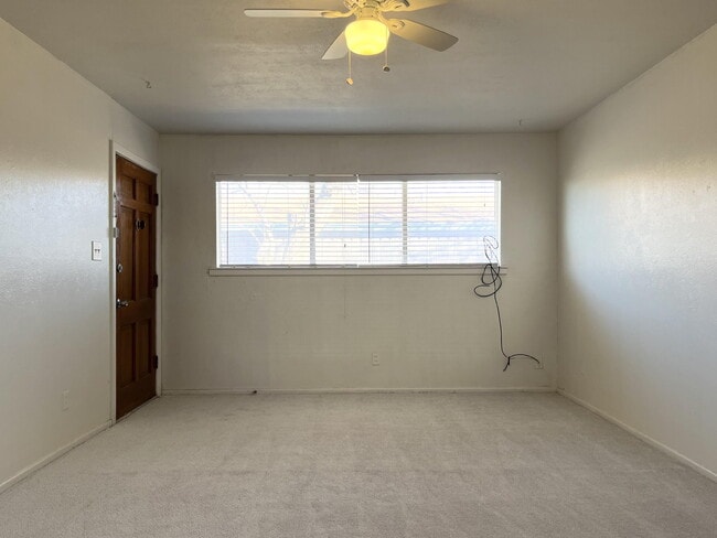 Photo - 722 W 4th St