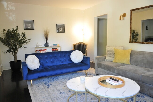 Living Room - 4927 Forman Ave