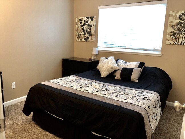 Photo - Beautiful 3 Bedroom 2 Bath Home~ Adorable!