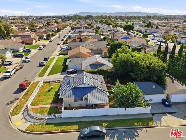 Photo - 15203 Yukon Ave