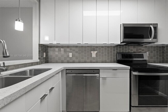 Building Photo - 3586 N University Dr Unit U-6