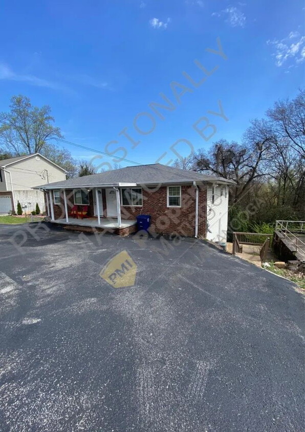 2 Bed, 2 Bath *GET HALF OFF YOUR FIRST MO... - 2 Bed, 2 Bath, HUGE Bonus Room, Close to D...