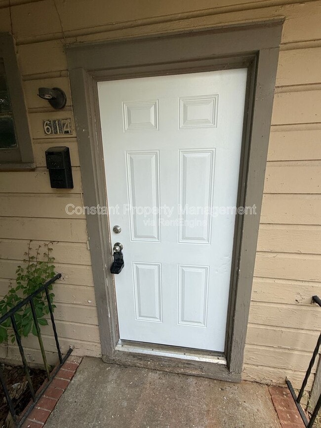 Photo - 614 W Poplar St