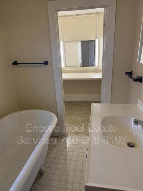 Photo - 406 N 10th St