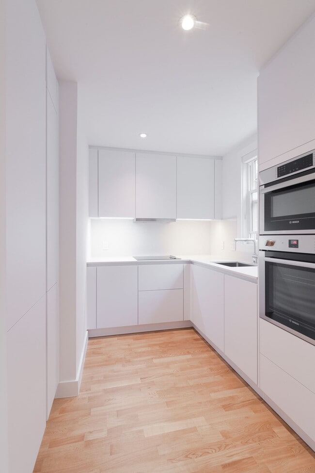 Photo - 5552 Snowdon Street Unit 12