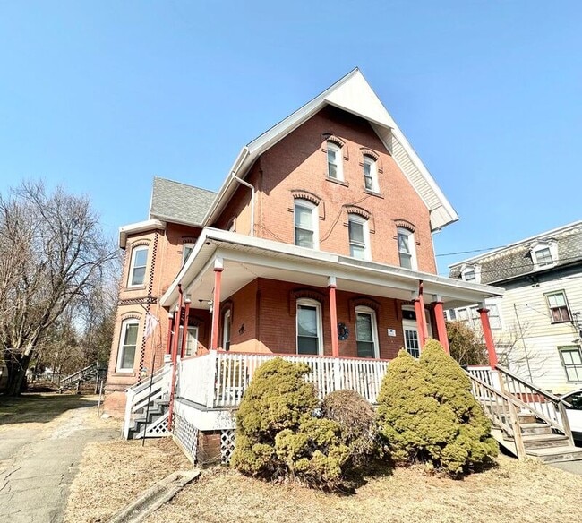 Building Photo - 21 Day Ave Unit 1R