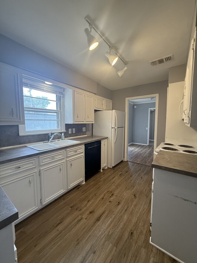 Photo - 2015 44th St