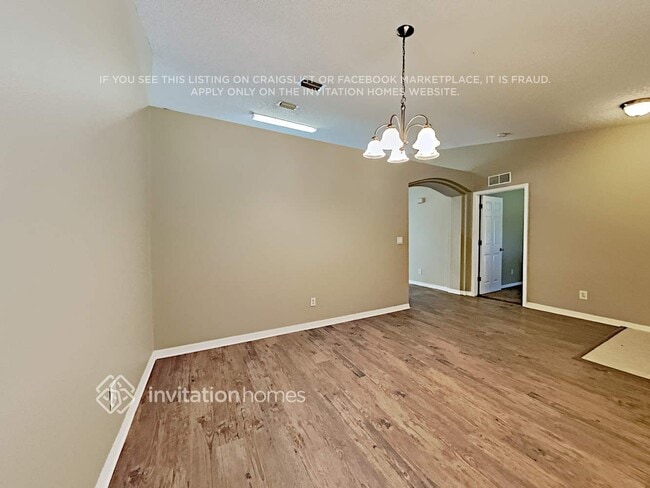Photo - 5755 Fairbridge St