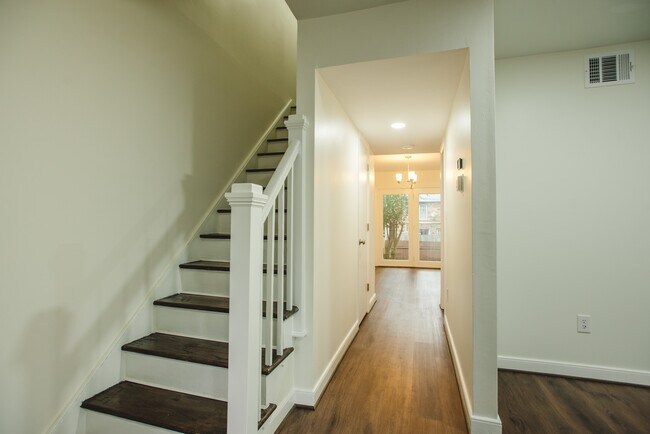 Photo - 2109 Lauderdale Dr