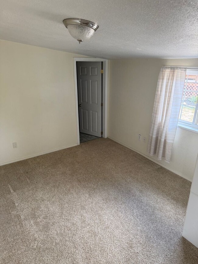 411/413 SE Wells Rd