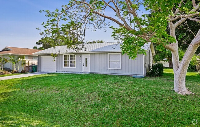 Building Photo - 733 SE Academy Ln Rental