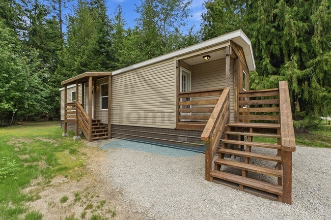 Building Photo - 2 Bedroom 2 Bath Home with Off Street Parking Available in Sagle!